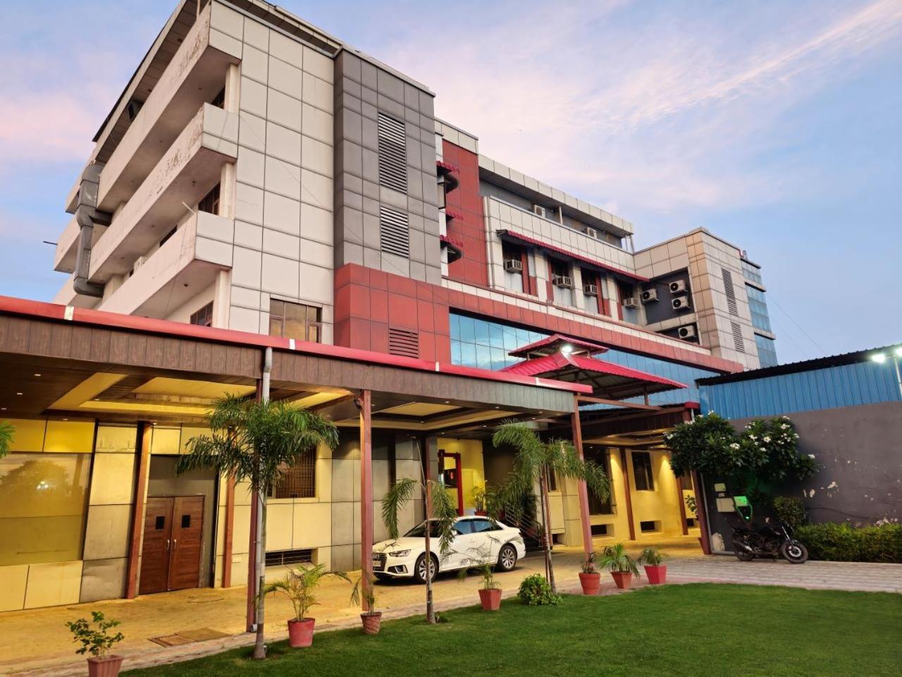 Hotel Prime Safari Jaipur Bagian luar foto